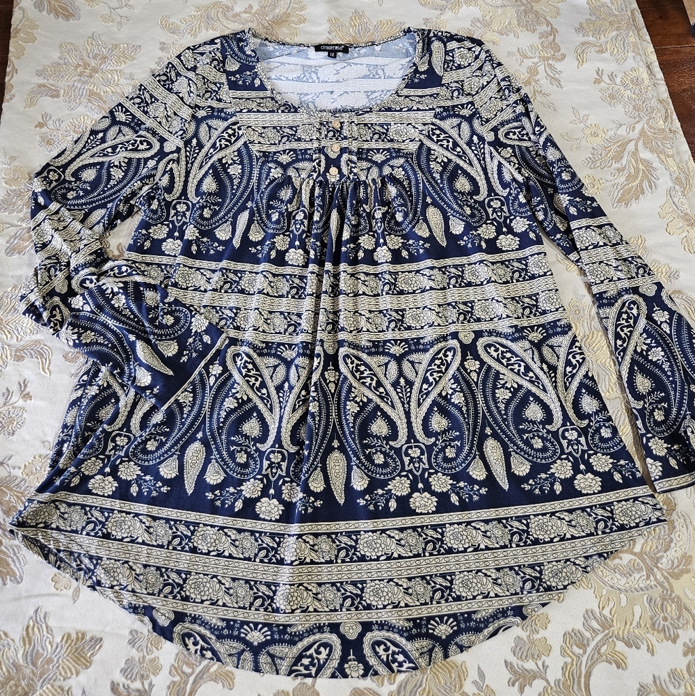 Beautiful blouse that is very comfortable. Airy & lightweight.  Great for spring